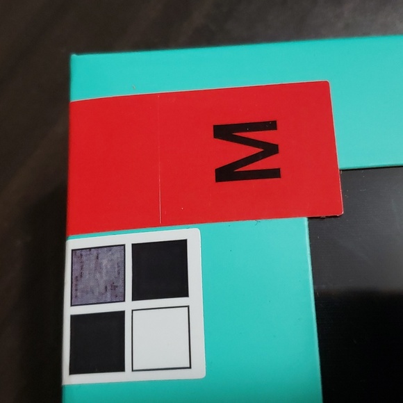 4 Pack Felina, Ladies Reversible Tank, Converts to V-Neck or Scoop Neck. - Picture 5 of 7